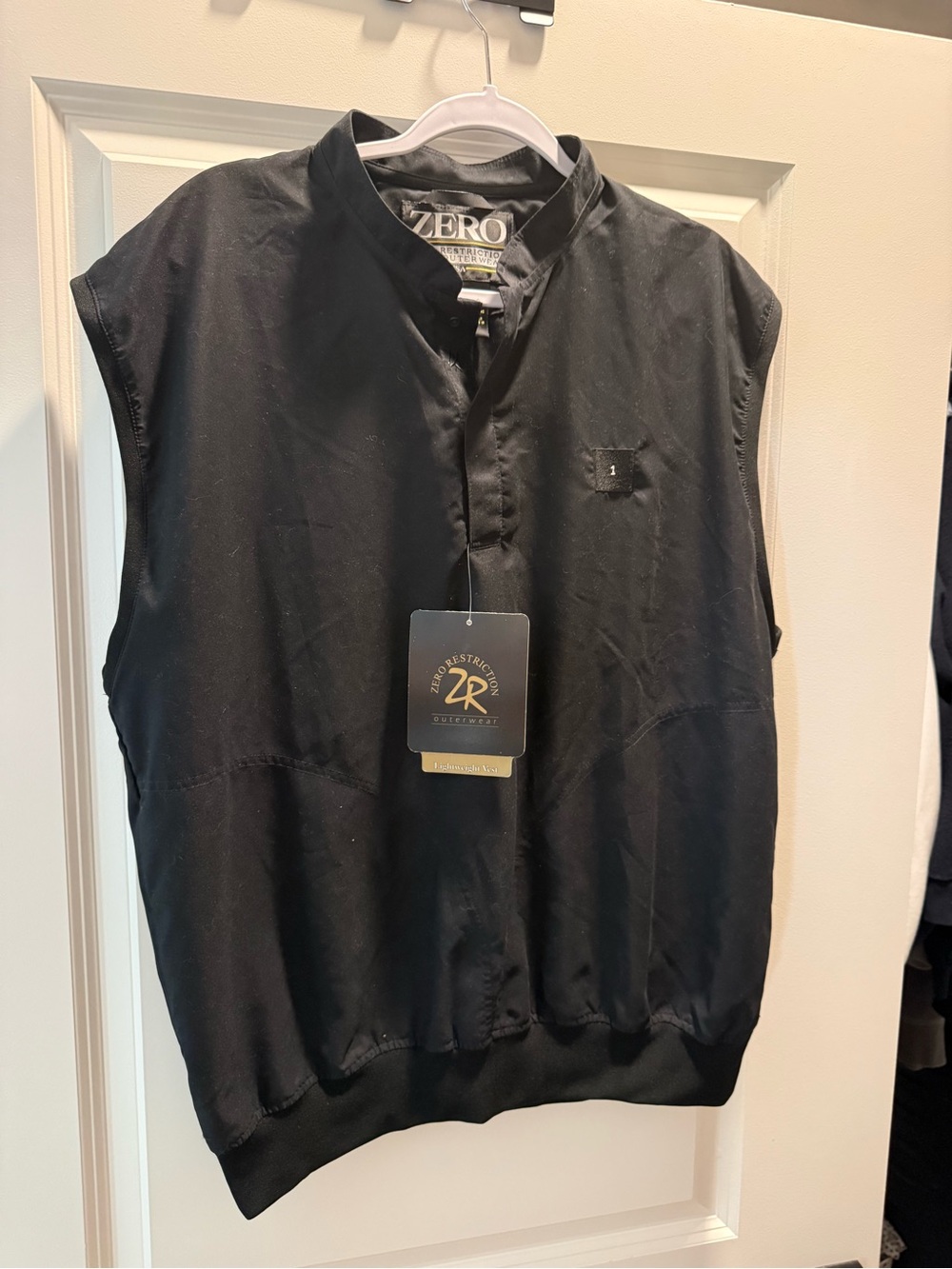Mens Medium Zero Restriction Black Golf Vest